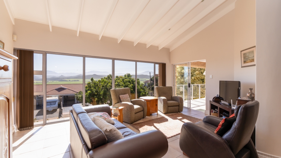 3 Bedroom Property for Sale in Fraaiuitsig Western Cape
